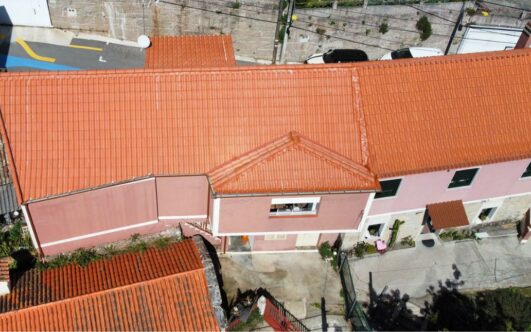 Nuevo tejado para esta vivienda en Moaña