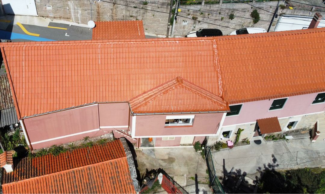 Nuevo tejado para esta vivienda en Moaña