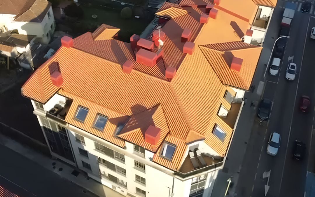 Rematamos la cubierta de “La Palmera”: aislamiento de alto rendimiento, teja Escandella y un acabado impecable