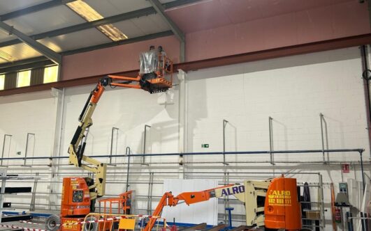 Colocación de pladur ignífugo en la nave de Indalsu, Caldas de Reis