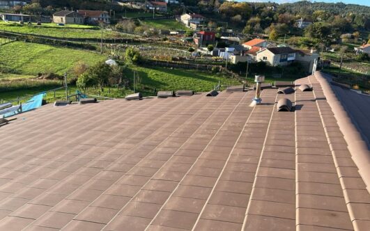 Renovación de cubiertas en Xustáns, Pontecaldelas