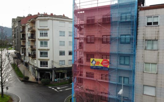 Renovando cubierta en la calle Alcalde García Filgueira, Pontevedra