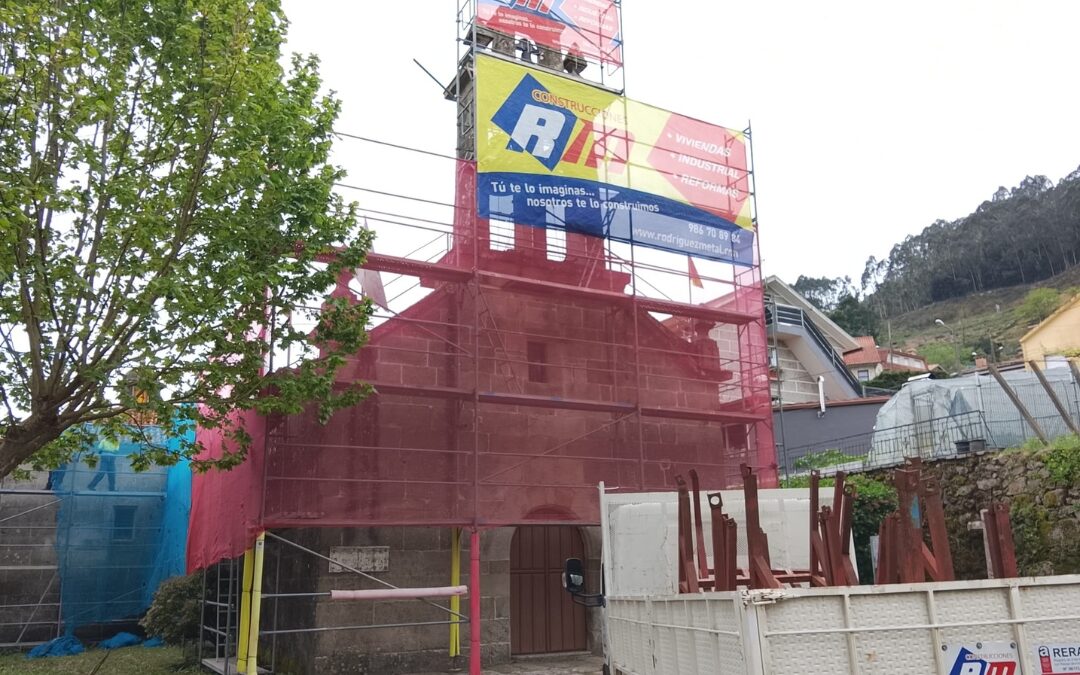 Reforma de la Iglesia de San Adrián de Cobres en Vilaboa: renovación de cubierta y fachada
