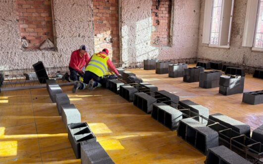 Reforma integral en Pontevedra: sustitución de forjados de madera y nueva cubierta con estructura metálica