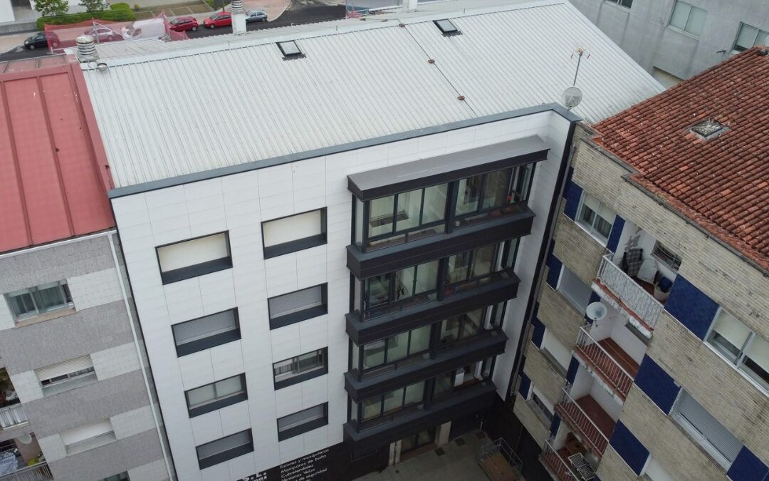 Fachada ventilada instalada en un edificio de Pontevedra.